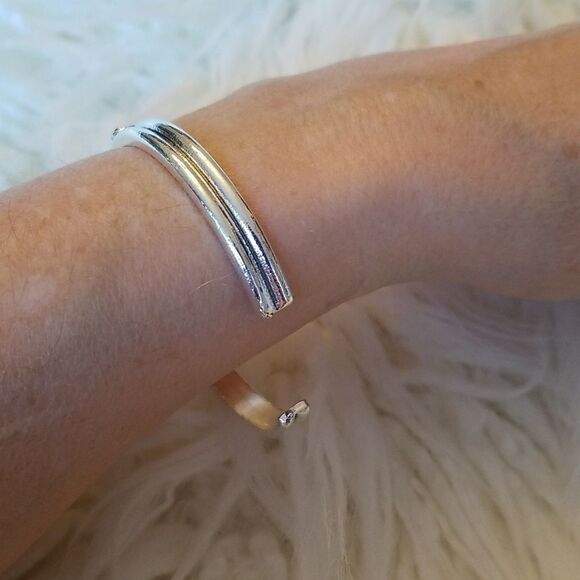 Bangle Bracelet silvertone with Turquoise stone - Picture 3 of 10